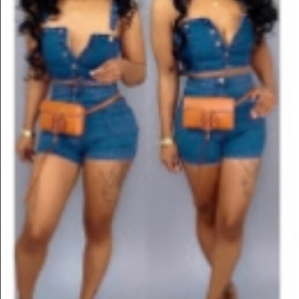I’m selling a two piece jean outfit